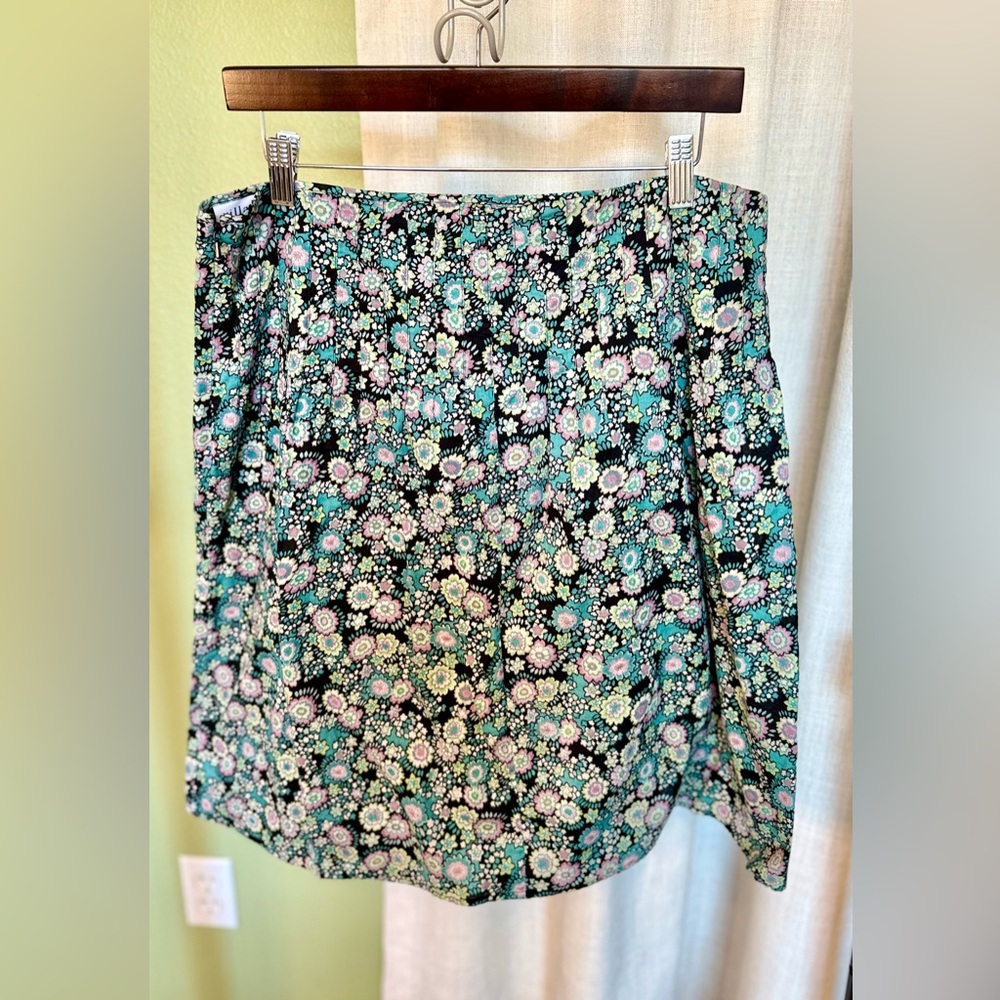 🌸VILLAGER  Liz Clairbone pre-owned Floral Women's Skirt. Size 12. WSKIRT08.